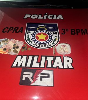 Jovem tentar fugir de abordagem, mas é preso com maconha e crack em Arapiraca