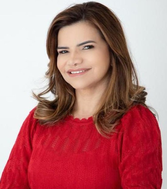 Mulher e boa de urna, ex-prefeita do litoral sul é figura ‘cobiçada’ em ano eleitoral