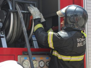 Bombeiros atendem princípio de incêndio em joalheria no Centro de Maceió