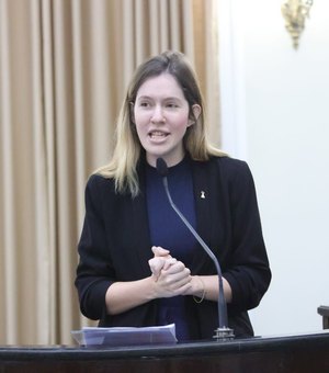 Cibele Moura celebra homenagem do Pinto da Madrugada a Kara Véia