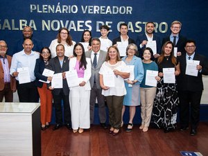 Samyr Malta homenageia administradores em sessão solene