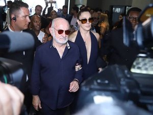 Cláudia Raia, Xuxa e mais famosos se despedem de Jorge Fernando no Rio