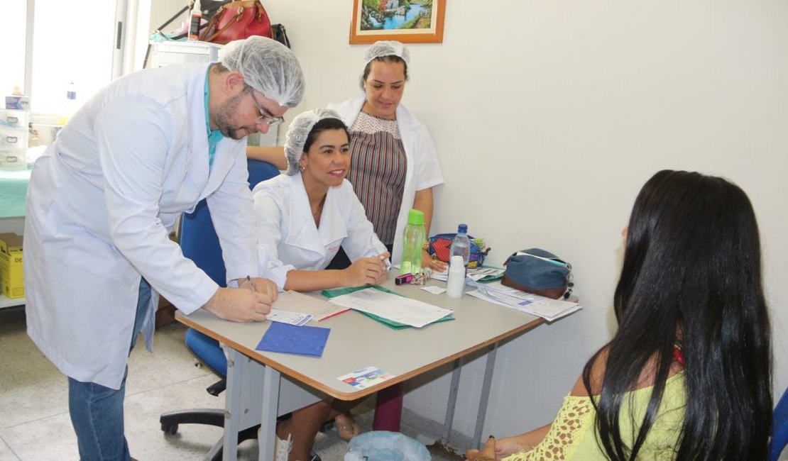Arapiraca participa de programa pioneiro de capacitação de enfermeiros para inserção do DIU 