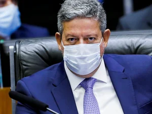 Arthur Lira vai à Nova Iorque para acompanhar Bolsonaro na ONU e evitar inelegibilidade
