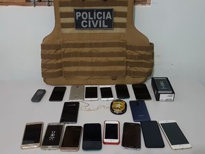 Homem é preso acusado de comercializar celulares roubados 