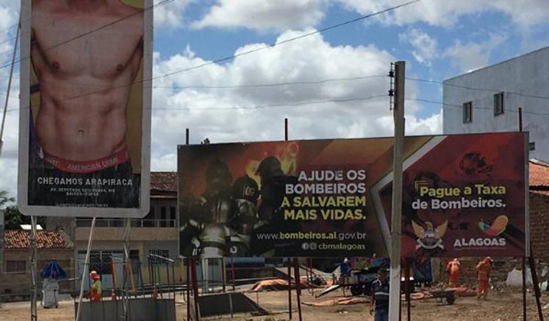 Prefeitura de Arapiraca afirma que vai retirar outdoors e placas de publicidade irregulares 