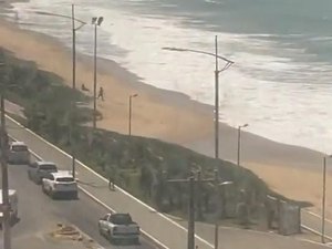 [Vídeo] Carlinhos Maia cobra da Prefeitura o fechamento de esgoto a céu aberto na praia de Cruz Almas