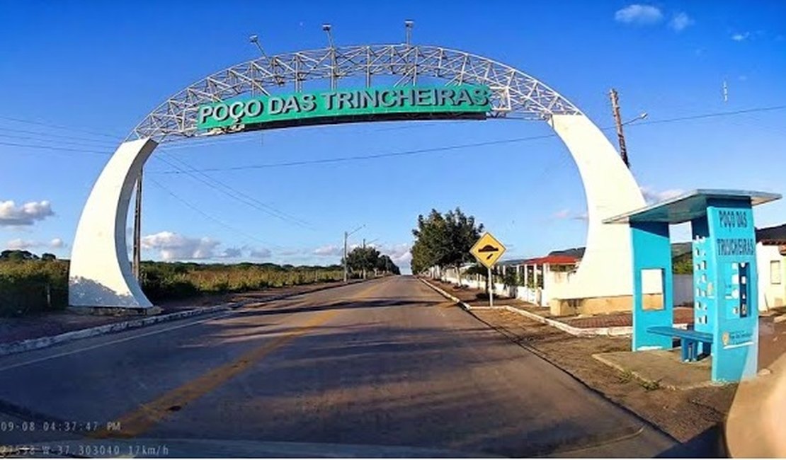 No Sertão, mães denunciam que filhos estão sem fardamento e só comem biscoitos com água na merenda