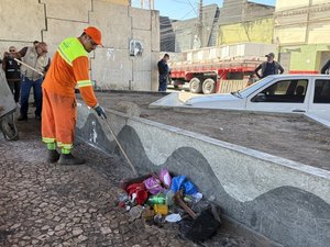 Prefeitura realiza manutenção de ordenamento urbano na Praça do Bonfim