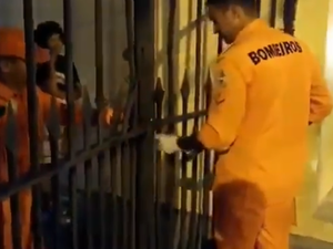 [Vídeo] Estudante fica presa em cemitério após visitar 'Mulher da Capa Preta'