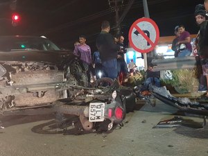 Outra colisão entre carro e moto é registrada em frente à Igrejinha, em Arapiraca