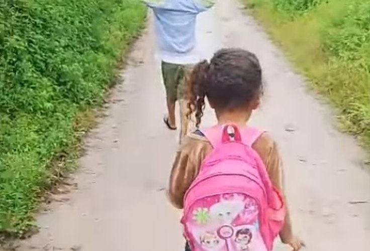 Sem transporte, crianças com TEA são obrigadas a andar vários quilômetros para irem à escola em Tapera