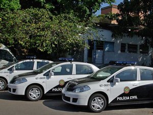 Operação prende 37 de grupo liderado por policiais civis no RJ