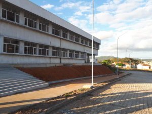 Atrasos em repasse de verba à UFAL atrasam o ritmo das obras em Santana do Ipanema