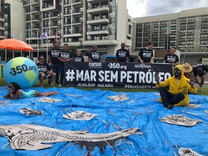 Ambientalistas protestam no Rio contra leilão de áreas de petróleo