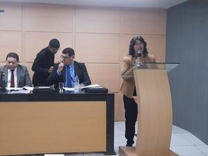[Vídeo] Dra. Fany solicita a presença permanente de profissionais de saúde nas escolas