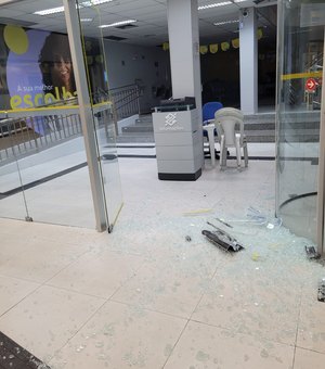 Idoso com sinais de desorientação é detido após invadir agência bancária em Arapiraca