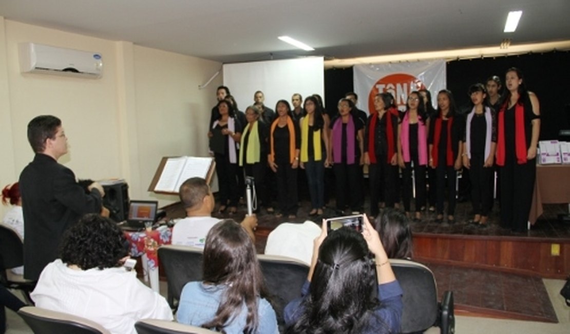 Projeto Tô na Rede entrega equipamentos para as Arapiraquinhas