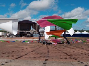 [Vídeo] Estrutura no Lago da Perucaba é finalizada para a estreia dos shows nesta segunda