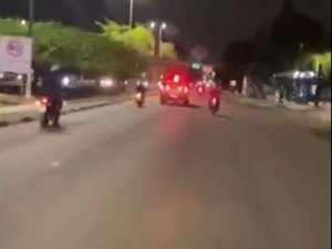 Viatura do DMTT derruba motocicleta durante escolta para o G20 em Maceió