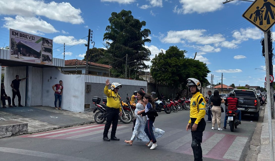 SMTT Arapiraca intensifica ações em faixas de pedestres em áreas escolares