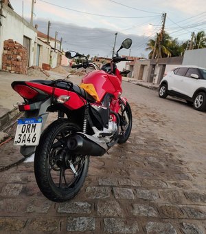 Homem tem moto roubada em frente à sua residência em Arapiraca