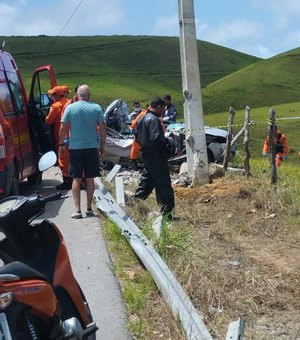 Acidente em Porto Calvo deixa homem morto e preso às ferragens
