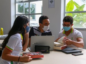 Leitura e treino da escrita são as dicas dos feras da redação do Enem