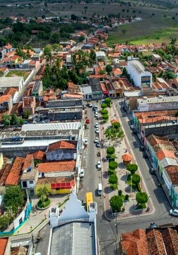 Mulher ameaça vizinha com faca após descobrir traição do marido em Girau do Ponciano