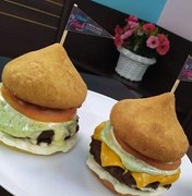 Lanchonete  cria hambúrguer de coxinha e viraliza nas redes sociais