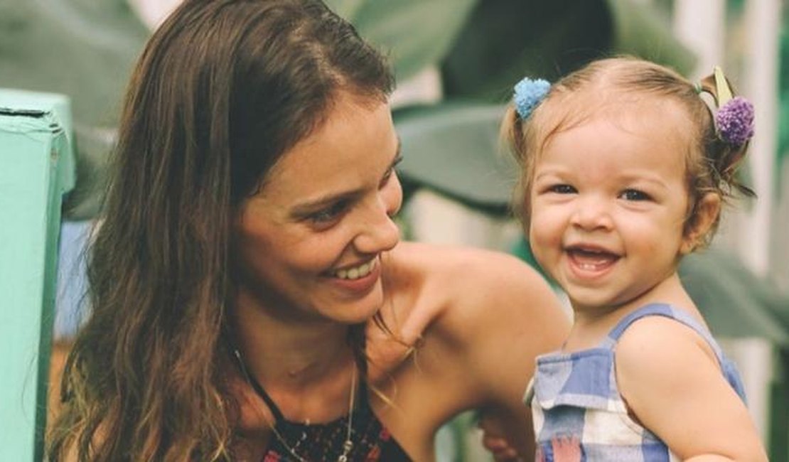 Laura Neiva comemora aniversário da filha, Maria: ''Um ano que conheci o amor da minha vida''