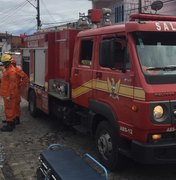 Incêndio destrói carrinho de pipoca no bairro do Poço, em Maceió