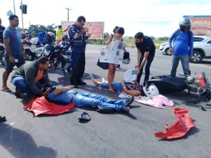 Colisão entre duas motocicletas deixa três feridos em Arapiraca