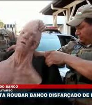 É falso que jovem tentou ser vacinado usando disfarce de idoso em Santa Catarina