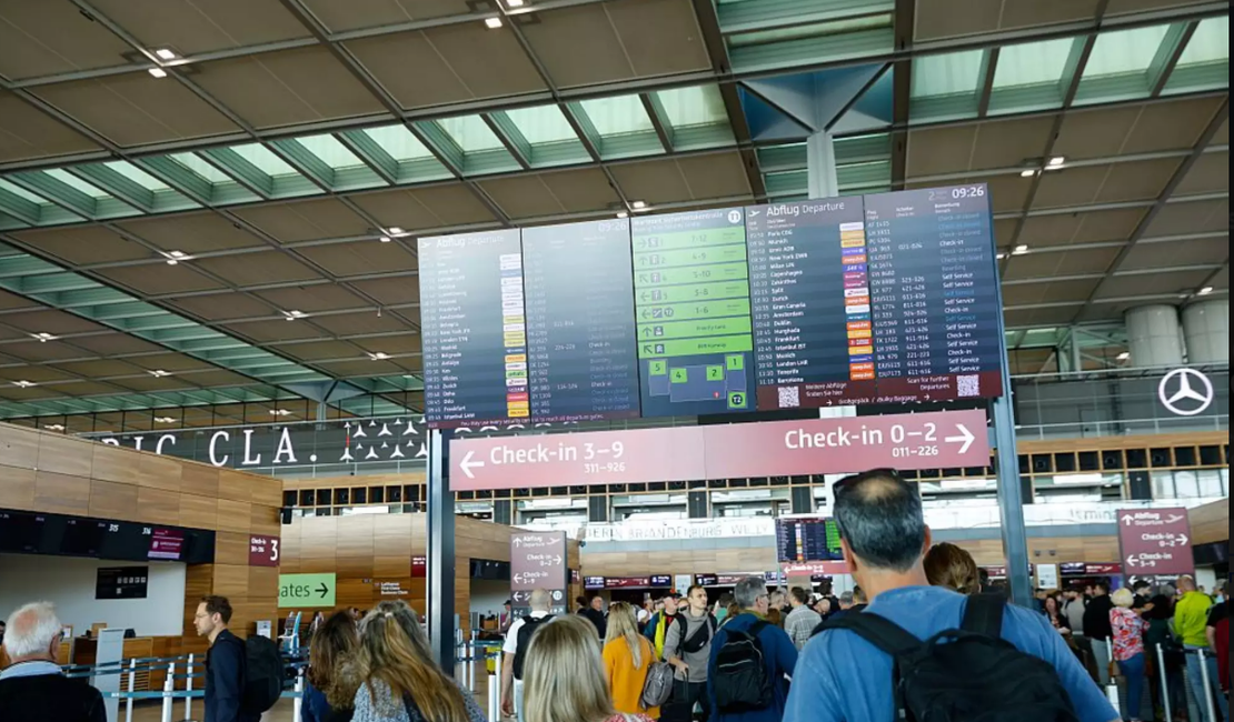 Ataque cibernético interrompe sistemas de check-in nos principais aeroportos europeus
