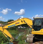 Prefeitura de Penedo realiza mutirão de limpeza nos canais da Lagoa do Oiteiro
