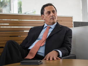 “Calúnia, mentira e difamação”, diz Frederick Wassef sobre venda de joias e operação da PF