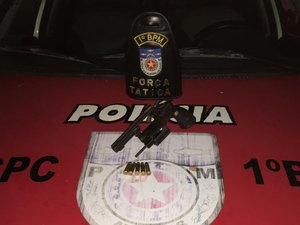 Polícia apreende arma de fogo durante incursão em favela de Maceió