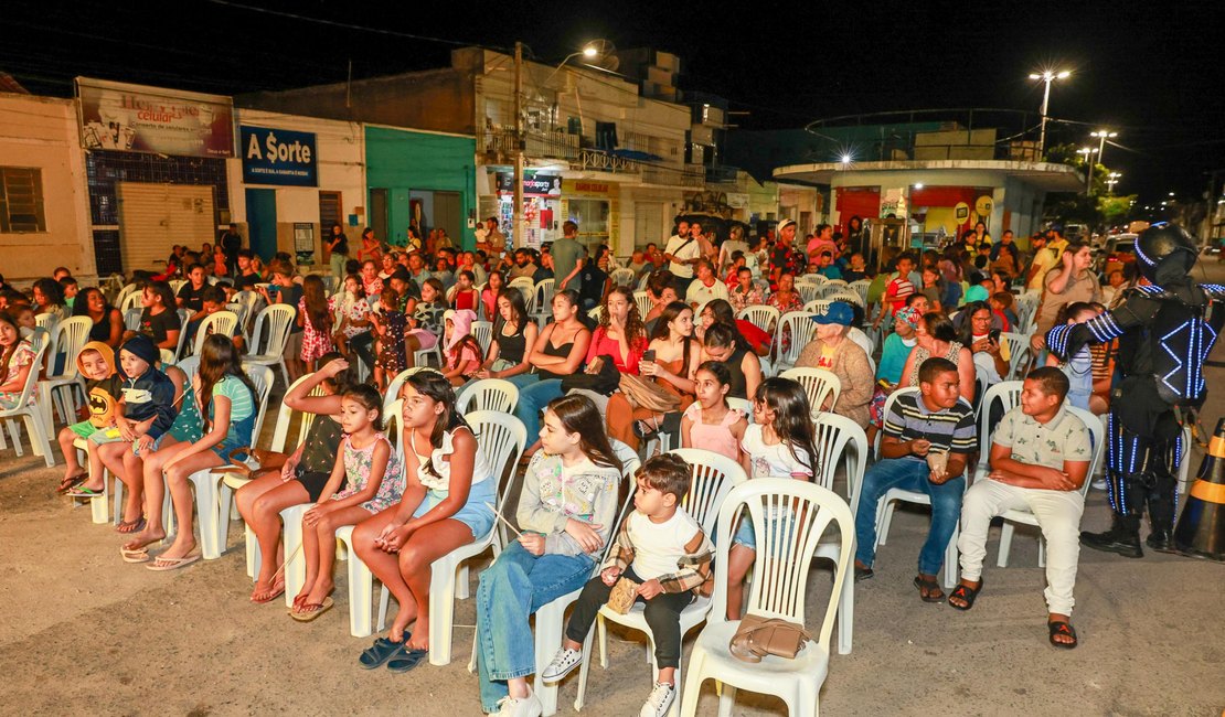Detran transforma praças do Sertão em salas de cinema e conscientiza sobre segurança no trânsito