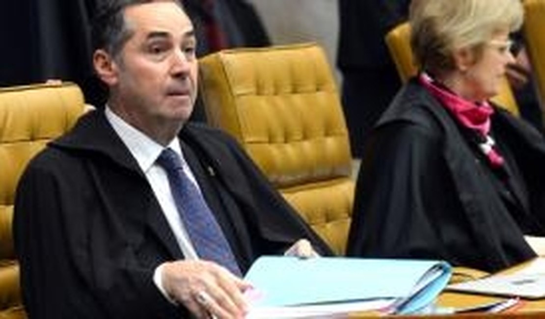 Barroso nega seguimento de ação de Cunha sobre livre trânsito na Câmara
