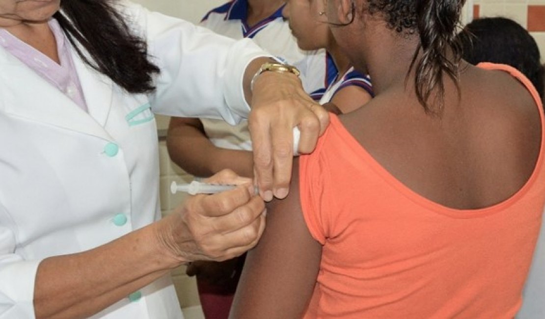 Sesau reforça necessidade de vacinação contra meningite e HPV