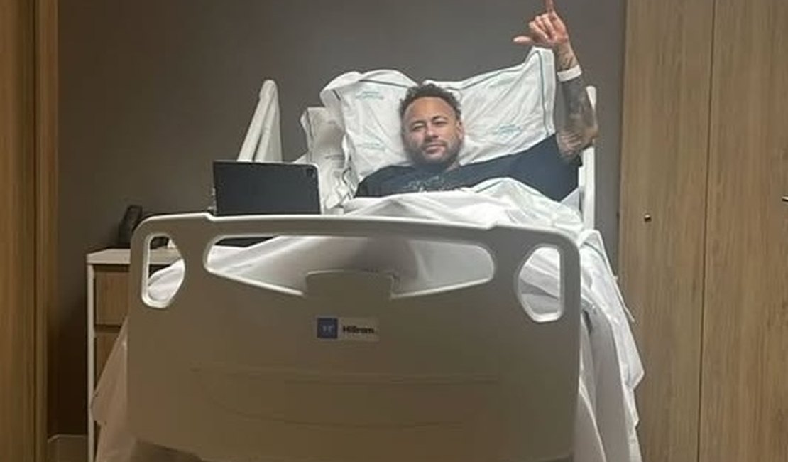 Neymar recebe alta e deixa hospital em Nova Lima após cirurgia no joelho