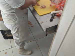 Seprev notifica empresa após denúncia de marmitas estragadas