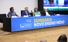 EM BRASÍLIA, DEPUTADO RAFAEL BRITO PRESIDE MESA EM DEBATE SOBRE NOVO ENSINO MÉDIO