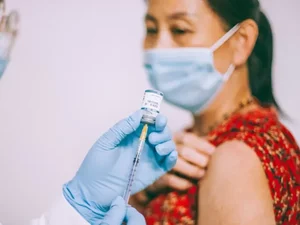 Maceió começa a vacinar pessoas com 40 anos ou mais com a 4ª dose