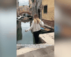 Turista tenta mostrar 'desorientação' do Google Maps e acaba escorregando e caindo em canal de Veneza