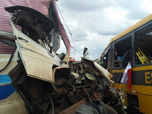 Sobe para cinco o número de mortos em acidente com ônibus na Bahia