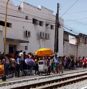 População faz quilométrica no Centro para conseguir cadastro habitacional