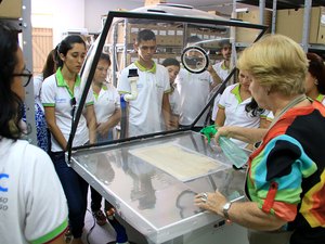 Governo do Estado leva alunos para conhecer o Arquivo Público de Alagoas