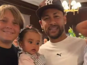 Neymar aproveita momento com os filhos nos Estados Unidos durante a Copa do Mundo